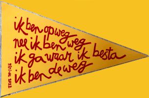 bedevaart vlaggetje op weg